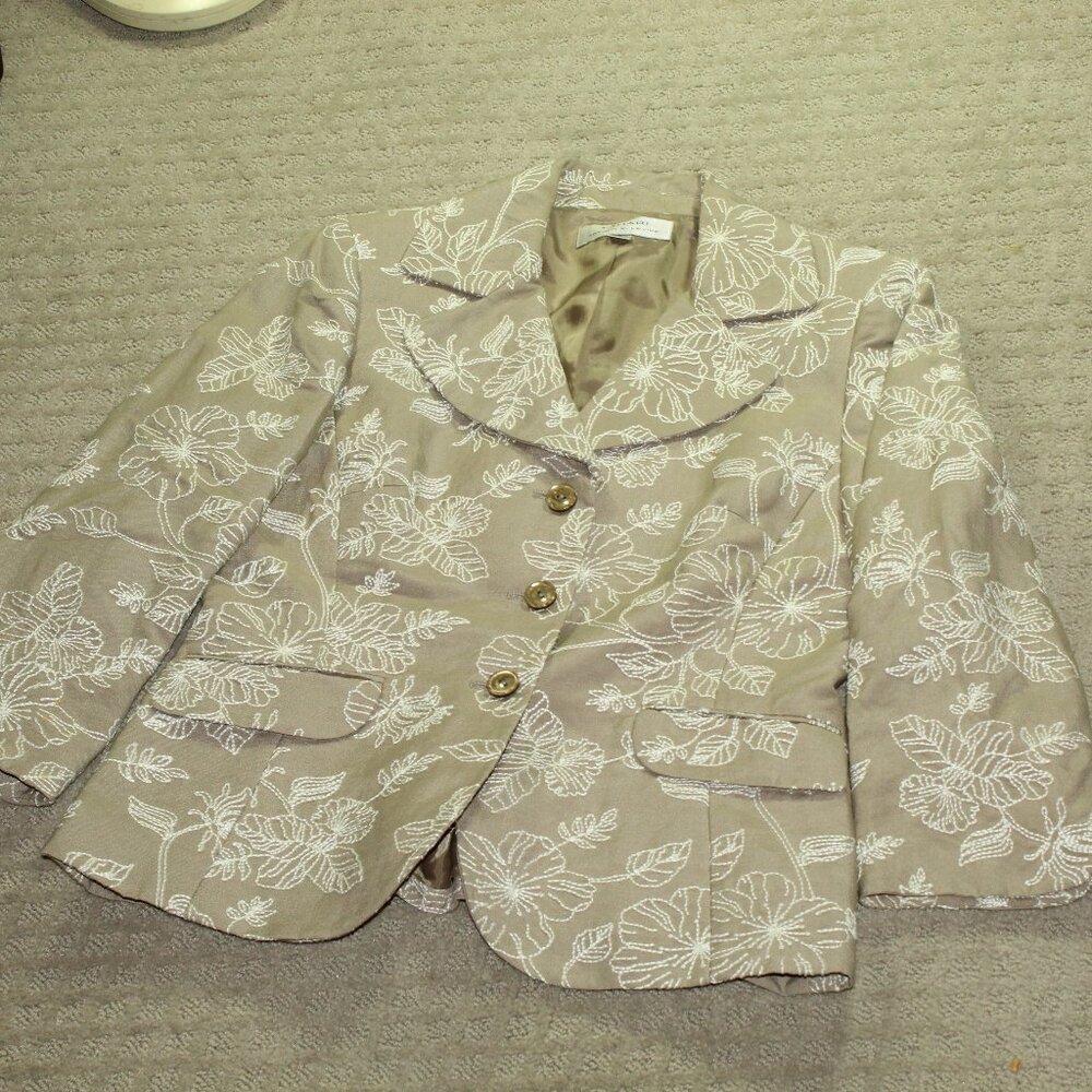 Vintage Tahari ASL Women's 8 Beige Floral Embroidered 3/4 Sleeve Jacket